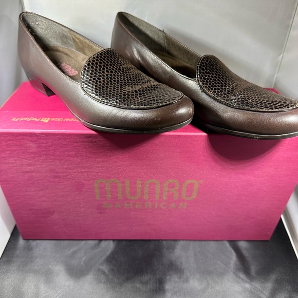 Munro Women’s High End Flats - Picture 4 of 6